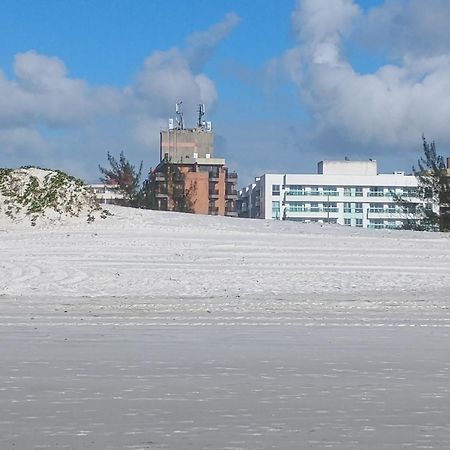 Apartamento Charmoso Em Frente A Praia Em Cabo Frio Exterior photo